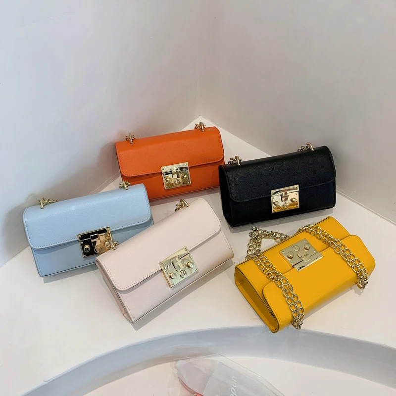 Bolsa pequena quadrada feminina retro com personalidade, alça de ombro e fecho de cadeado. Perfeita para um visual estiloso e prático. — foto 4