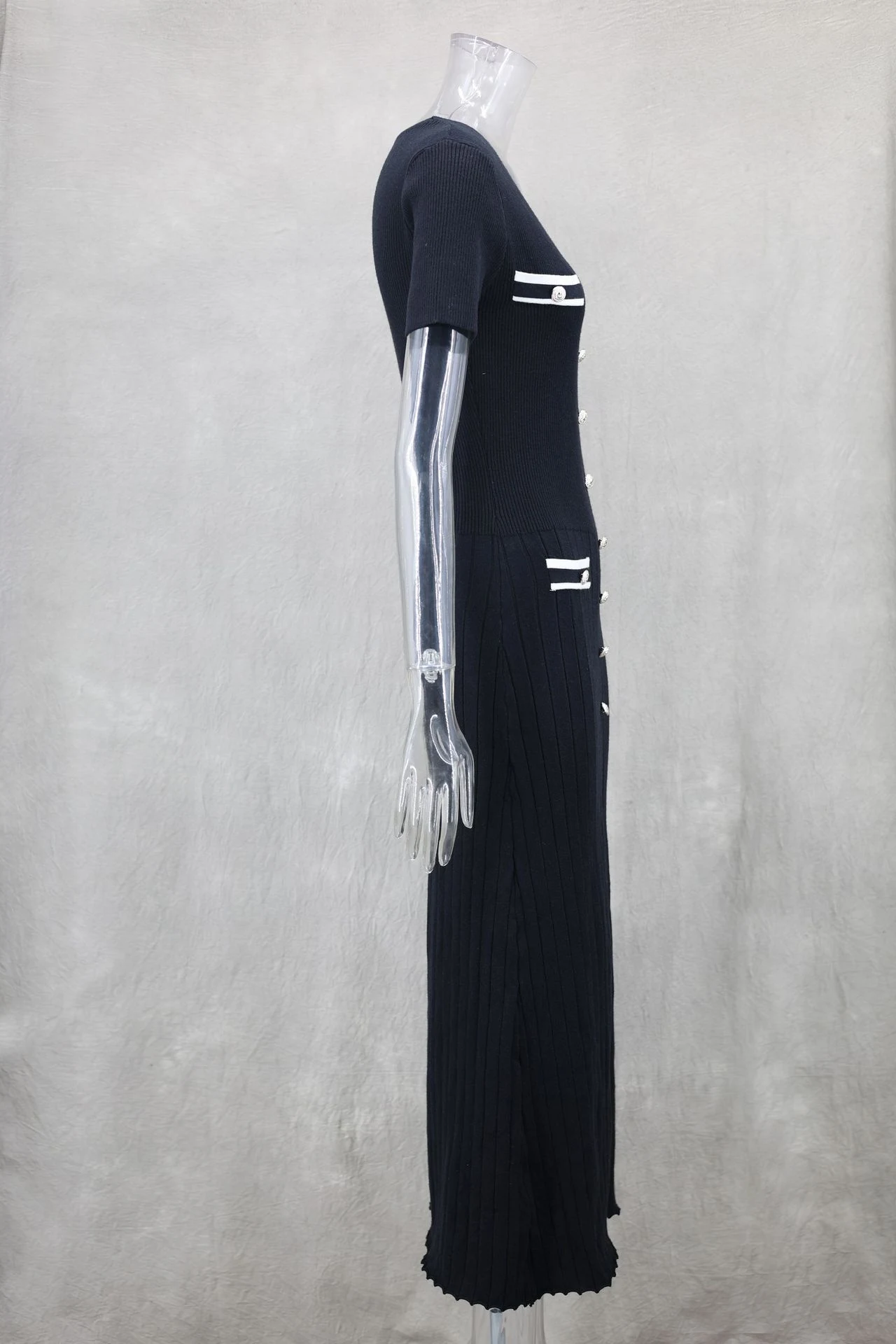 Title 26, Kleding Nieuwe jurk met V-hals en korte mouwen