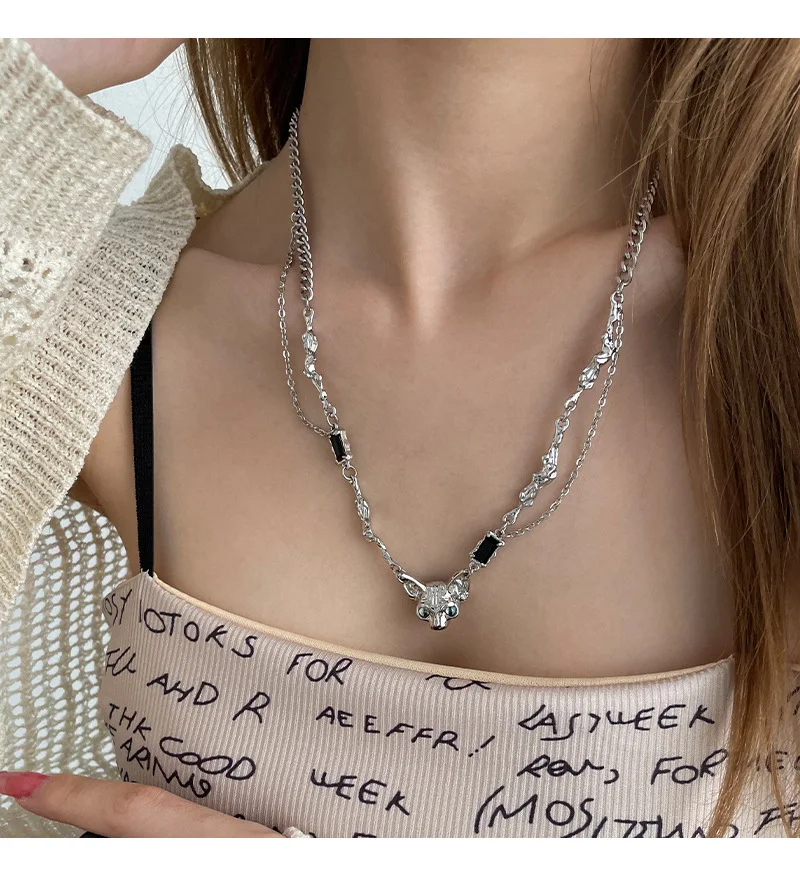 Title 8, Collana gatto irregolare di design speciale. Un...
