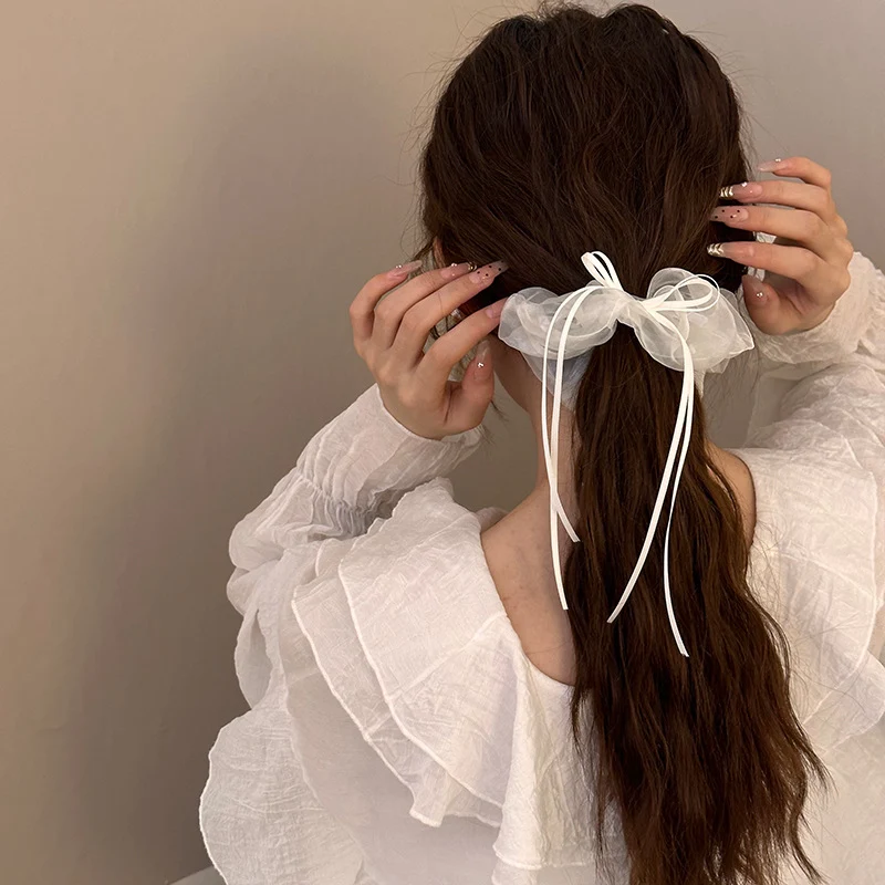 Anel de cabelo feminino com laço estilo bailarina em tecido seersucker, adicione charme e elegância aos seus penteados. — foto 12