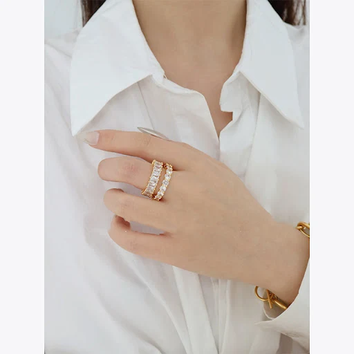 Title 4, Diamantes y anillos de diamantes deslumbrantes....