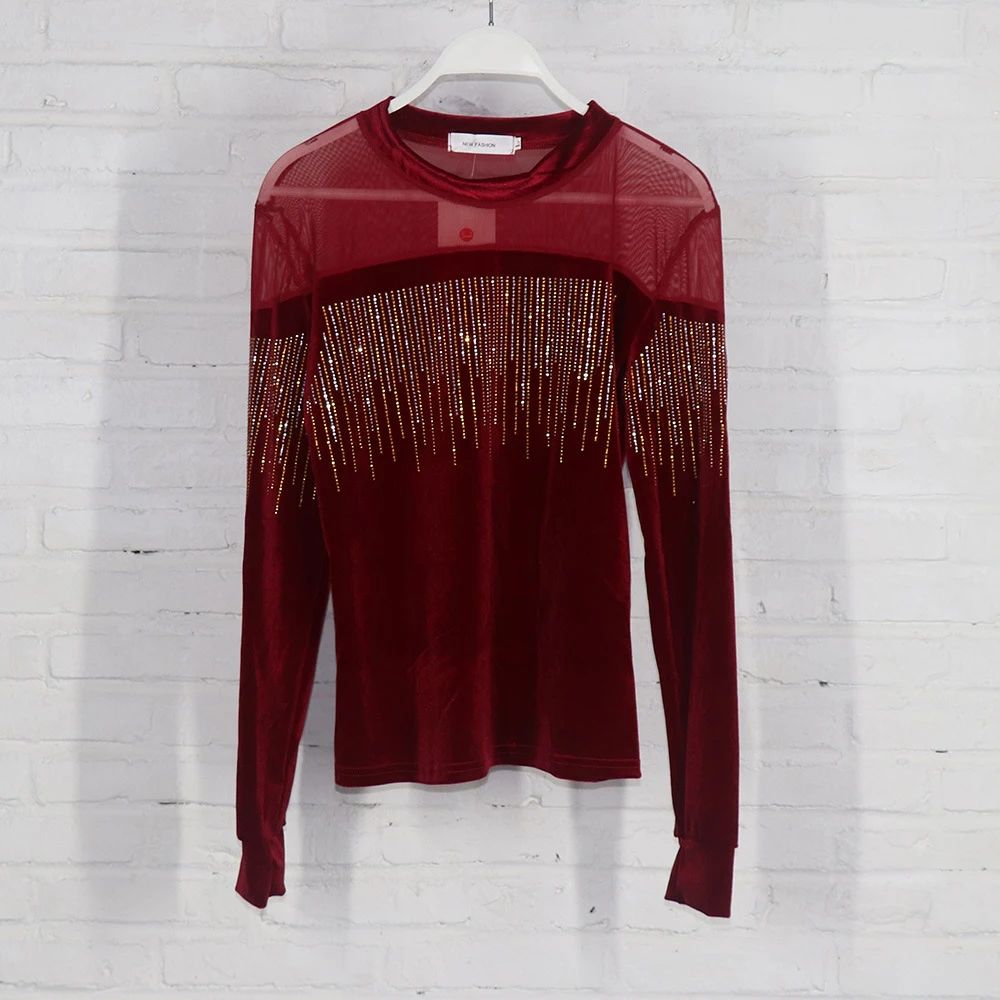 Title 5, Conjunto feminino de veludo dourado com aplicaç...