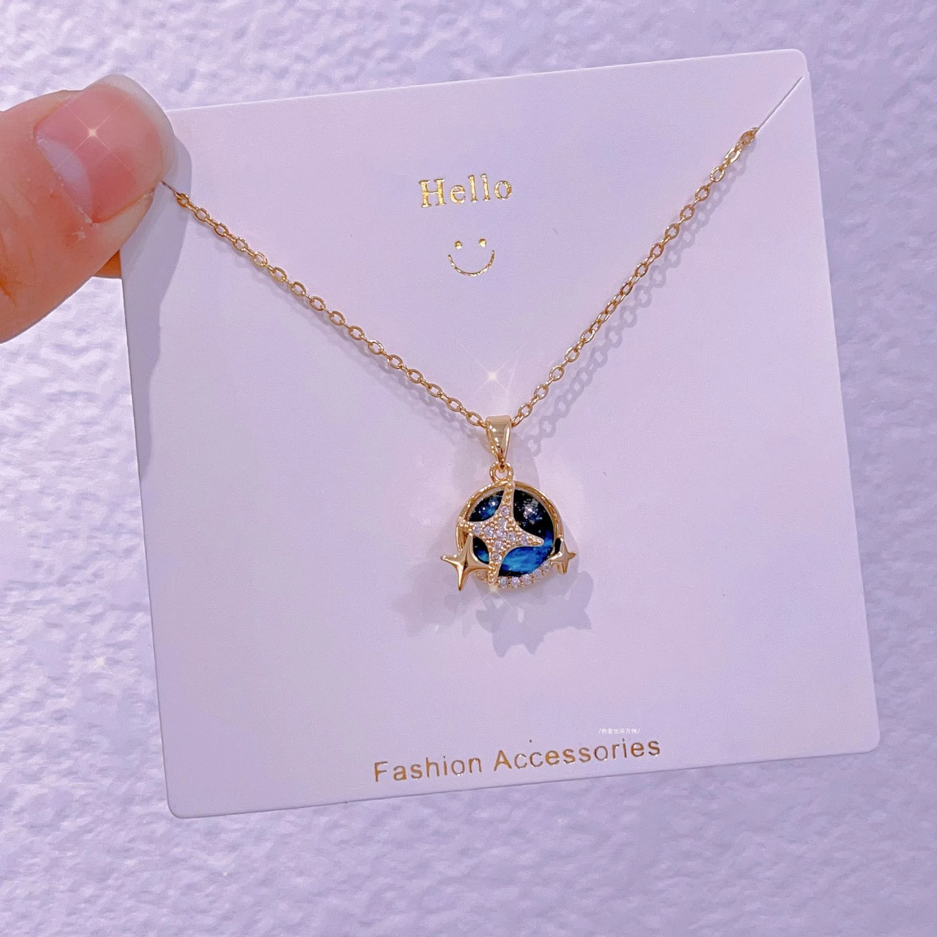 Corrente de clavícula em aço titânio com modelagem de céu estrelado e planetas. Pingente de universo e rio estelar. Um presente especial. — foto 53