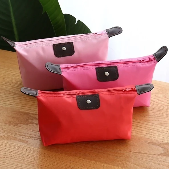 Simple Storage Bag Waterproof Portable. Keep your valuables safe and dry with this easy to carry waterproof storage bag — photo 1