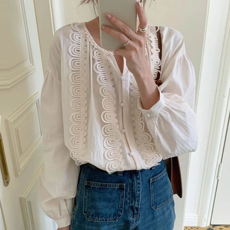French Simple Round Neck Patchwork Cut Out Lace Shirt. Elegant and versatile top perfect for everyday wear, offering a t — photo 3