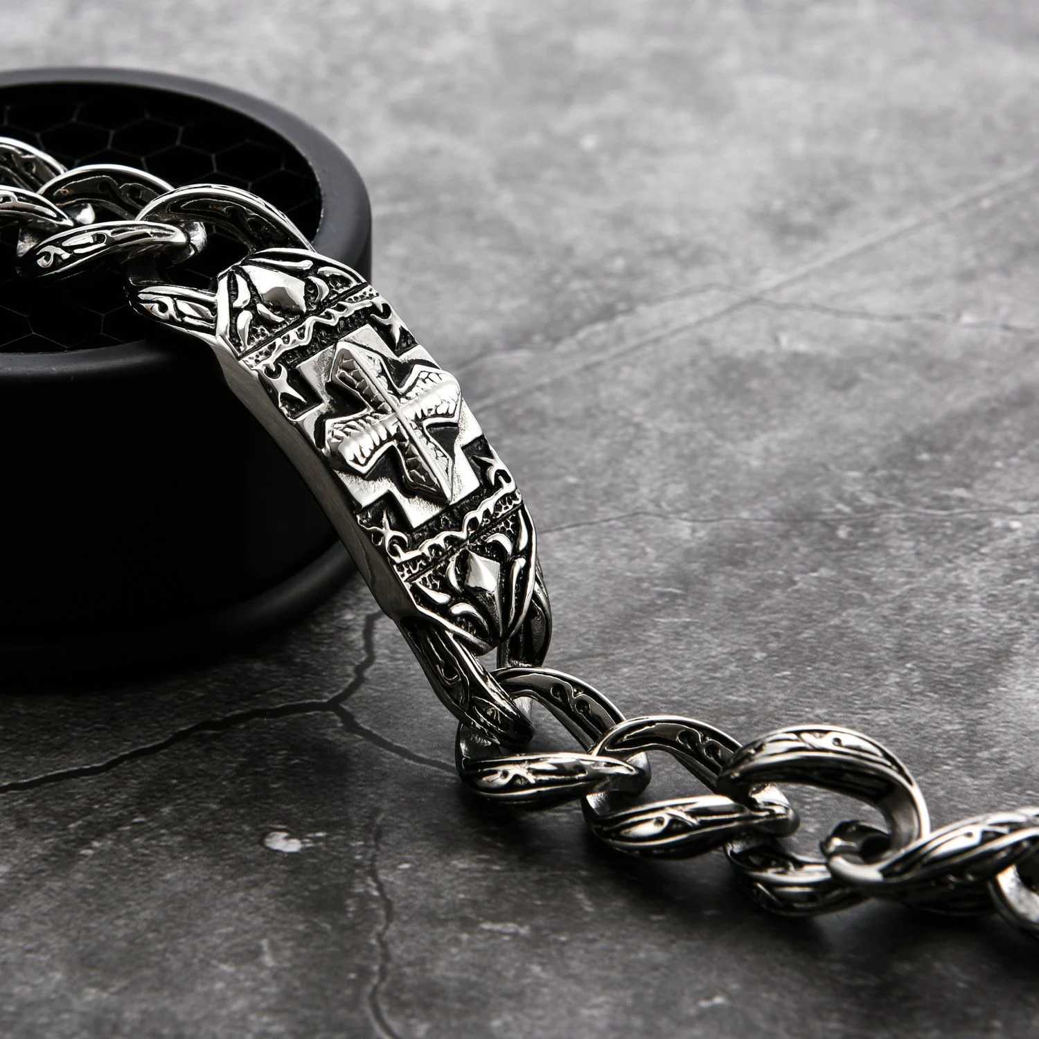 Pulseira de aço inoxidável Cruz Tendência da moda Design elegante e moderno, perfeita para uso diário. Durabilidade e estilo. — foto 5