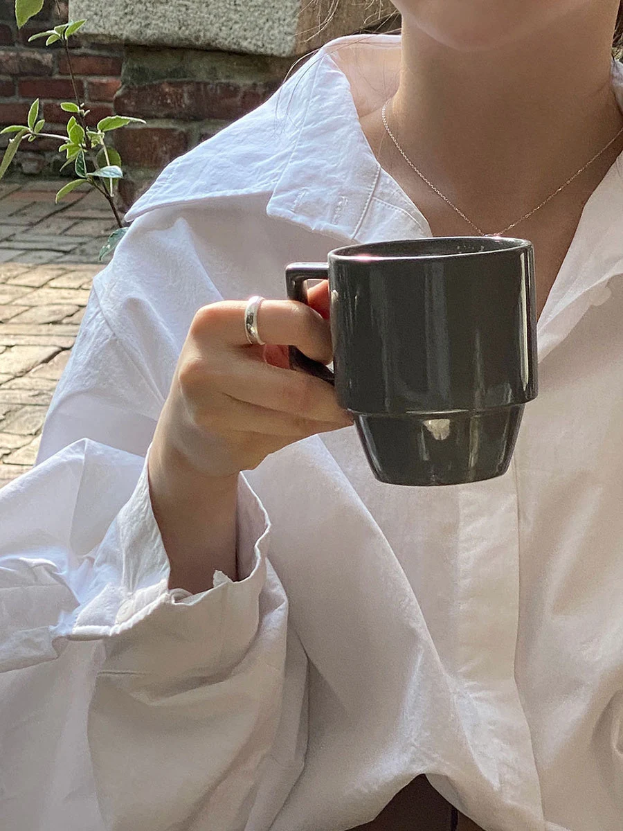 Pulseira anel simples em prata 925, sofisticação discreta. Uma joia versátil para o dia a dia, combinando com qualquer estilo. Elegância atemporal. — foto 17