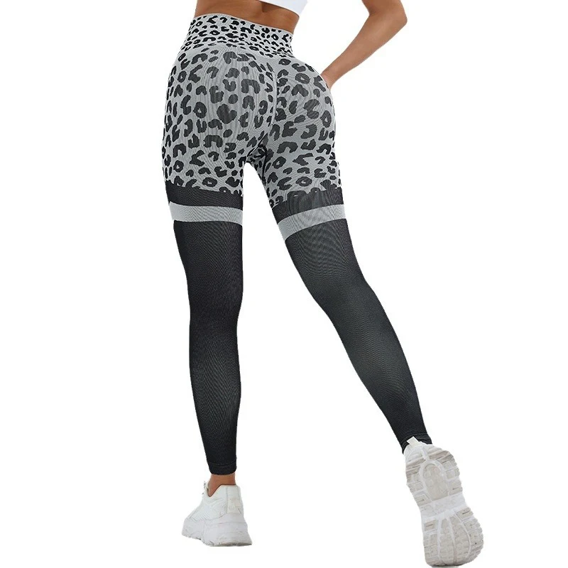 Dames fitness broek met luipaardprint perzik voor de heupen. Vormt je figuur en is ideaal voor sporten, comfortabel en modieus. — foto 3