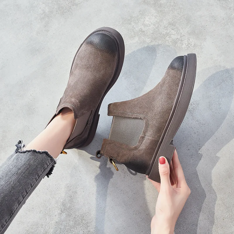 Botas Curtas Femininas Estilo Britânico Sapatos Rasos Confortáveis e Modernos Ideal para Looks Casuais e Sofisticados Calçado Feminino Versátil e Charmoso. — foto 7