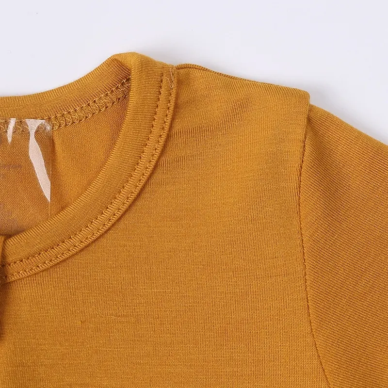 Title 3, Baby jumpsuit van bamboevezel, dun en ademend. ...