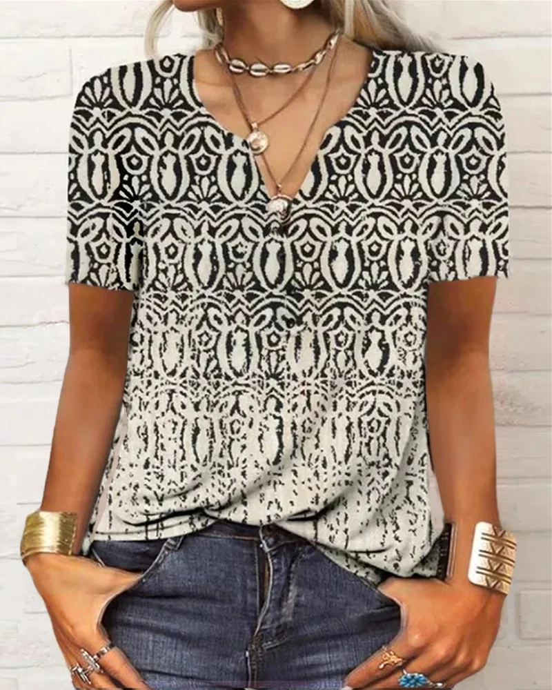 Women's Loose Long-sleeved Floral V-neck T-shirt, a versatile bottoming shirt perfect for layering and creating stylish — photo 17
