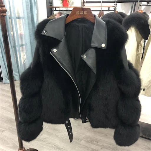 Title 2, Cappotto di pelliccia ad alta volpe