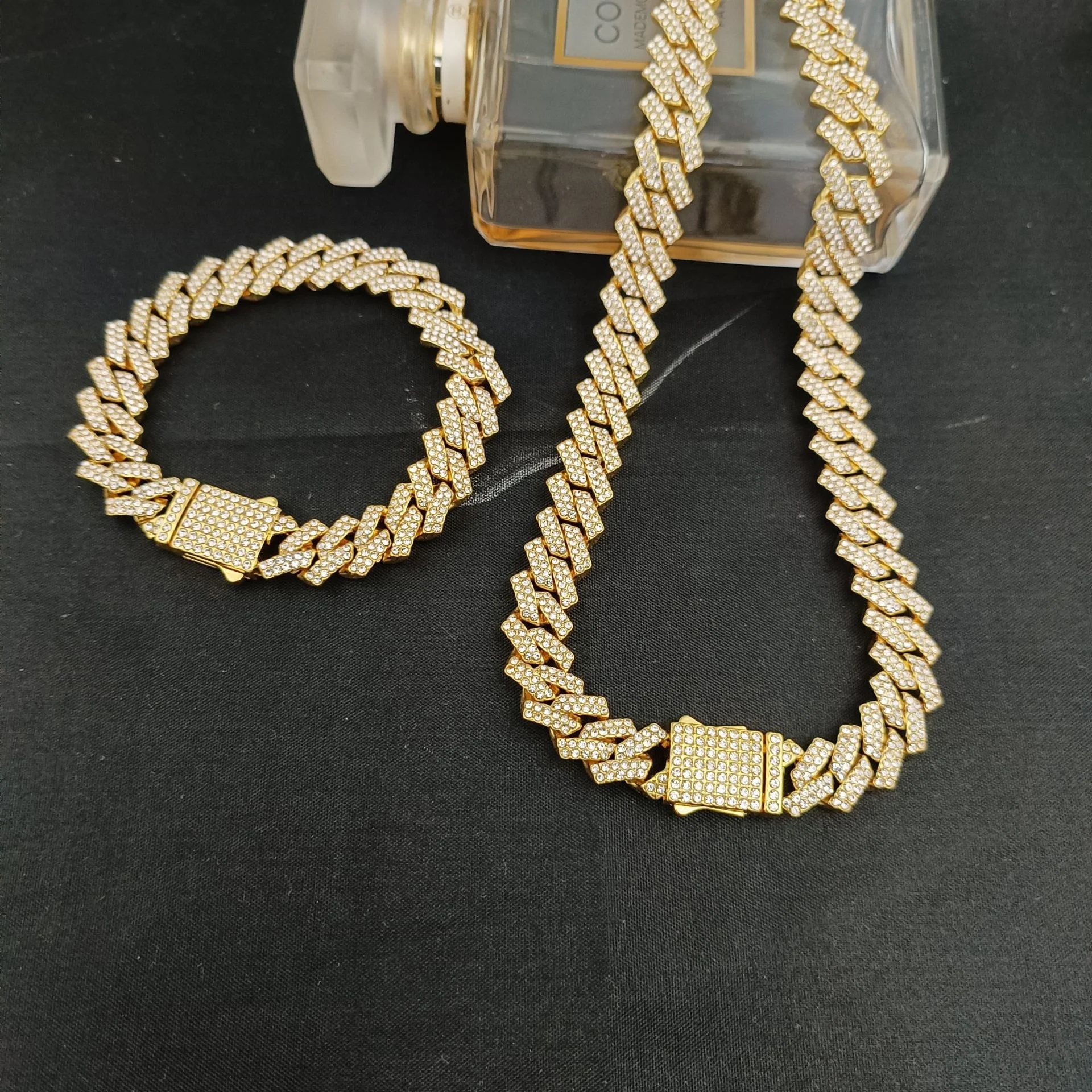 Title 8, Diamantvormige Full Diamond Cuban Link ketting ...