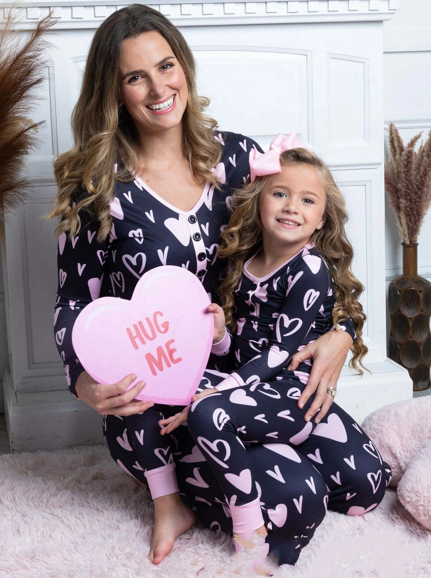 Pigiama tempo libero stampa cuore San Valentino, abbigliamento bellezza, completo genitore-figlio. Perfetto per relax e celebrare l'amore in famiglia. — foto 3