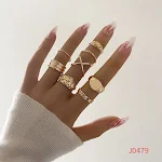 Anillo de traje para mujer, tendencia retro con perla de nicho. Elegancia y estilo vintage fusionados. Un accesorio imprescindible para un look sofisticado. — foto 7