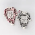 Frühlings-Baby-Strampler mit Smiley-Gesicht, langärmlig, Ha Long. Weich und bequem für dein Baby. Perfekt für den Frühling. — foto 3