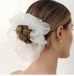 Véu de noiva fashion pérola branco com malha, ideal para noivas que buscam um acessório elegante e atemporal para o casamento. — foto 2