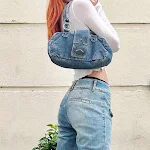 Bolsa de mão jeans retrô americana elegante e com boa textura para mulheres. Perfeita para adicionar um toque vintage e estiloso ao seu visual. — foto 6