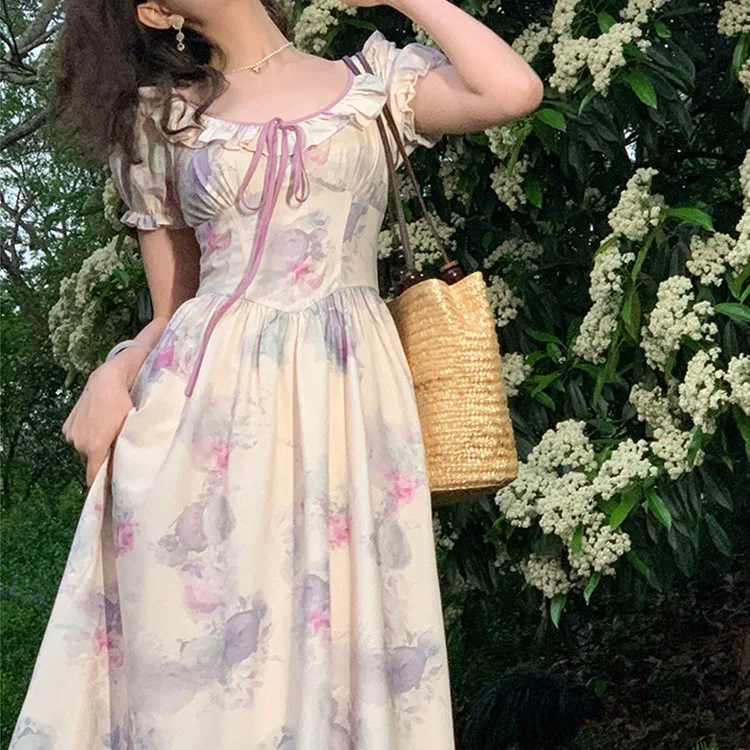 Franse retro jurk met print voor dames. Tijdloze elegantie, vintage stijl. Perfect voor speciale gelegenheden. Een verfijnde en chique look. — foto 2