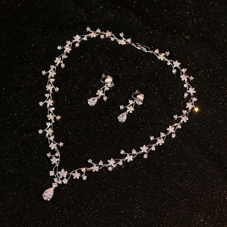 Brincos de noiva com nó, acessórios para casamento e festa. Joias elegantes para vestidos de banquete. Perfeitos para ocasiões especiais. — foto 5