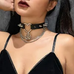 Colar Simples Fashion Osso de Cobra. Design elegante e atemporal, perfeito para adicionar um toque sofisticado ao seu look e realçar sua beleza. — foto 9