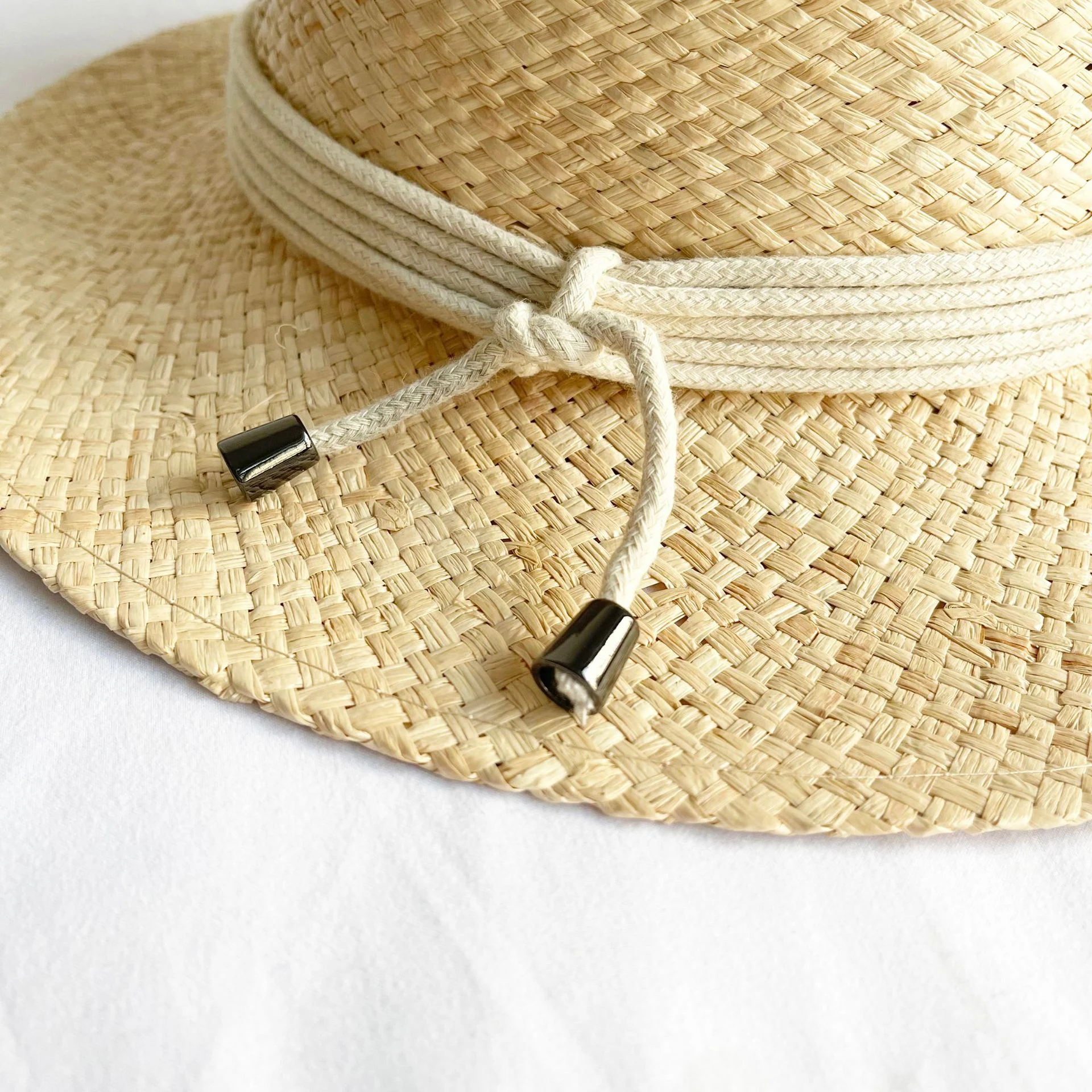 Title 8, Strandhoed voor dames met platte rand Raffia Mode