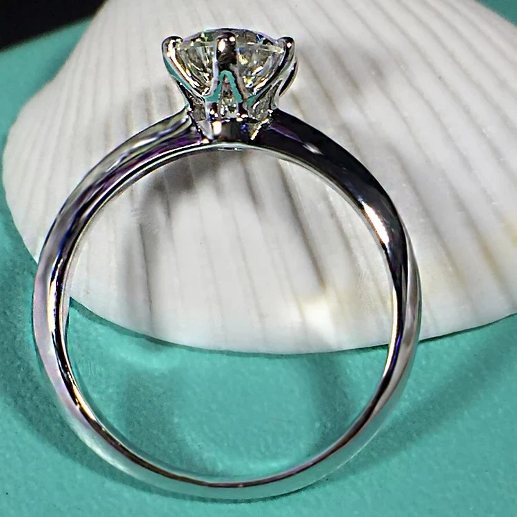 Anel de diamante moissanite banhado a prata para mulheres Joia elegante e sofisticada para realçar a beleza e adicionar um toque de brilho ao seu look — foto 4