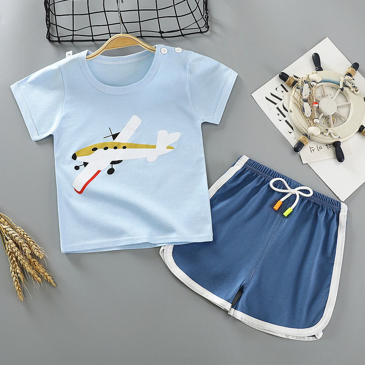 Conjunto infantil de duas peças com manga curta, 100% algodão, macio e respirável, ideal para o verão, confortável e prático para o dia a dia. — foto 5
