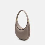 Bolsa de ombro de couro Selenodont média para commuters. Design elegante e funcional, perfeita para trabalho e uso diário com conforto. — foto 11