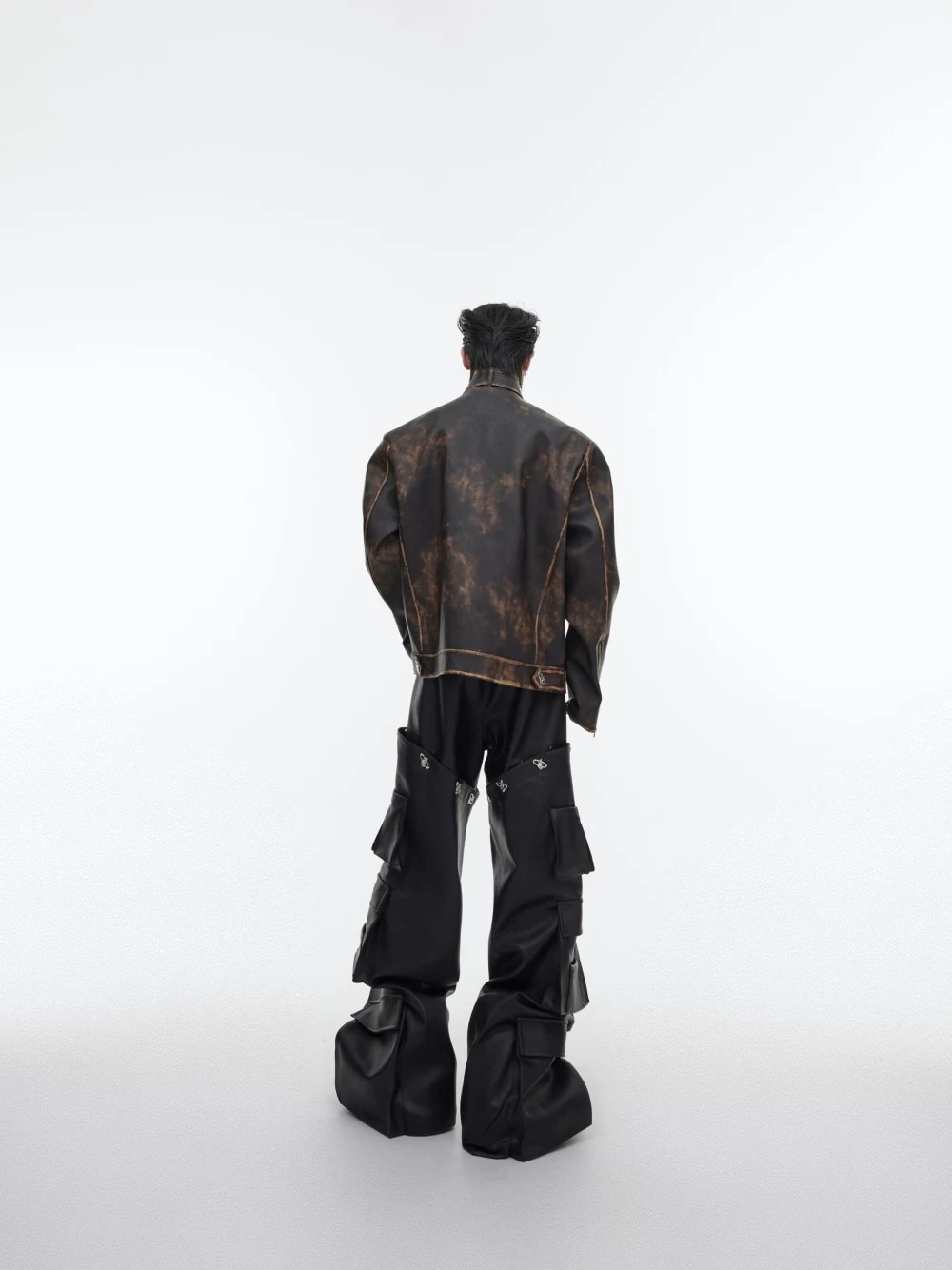 Title 5, Loose and short leather jacket. A stylish and c...
