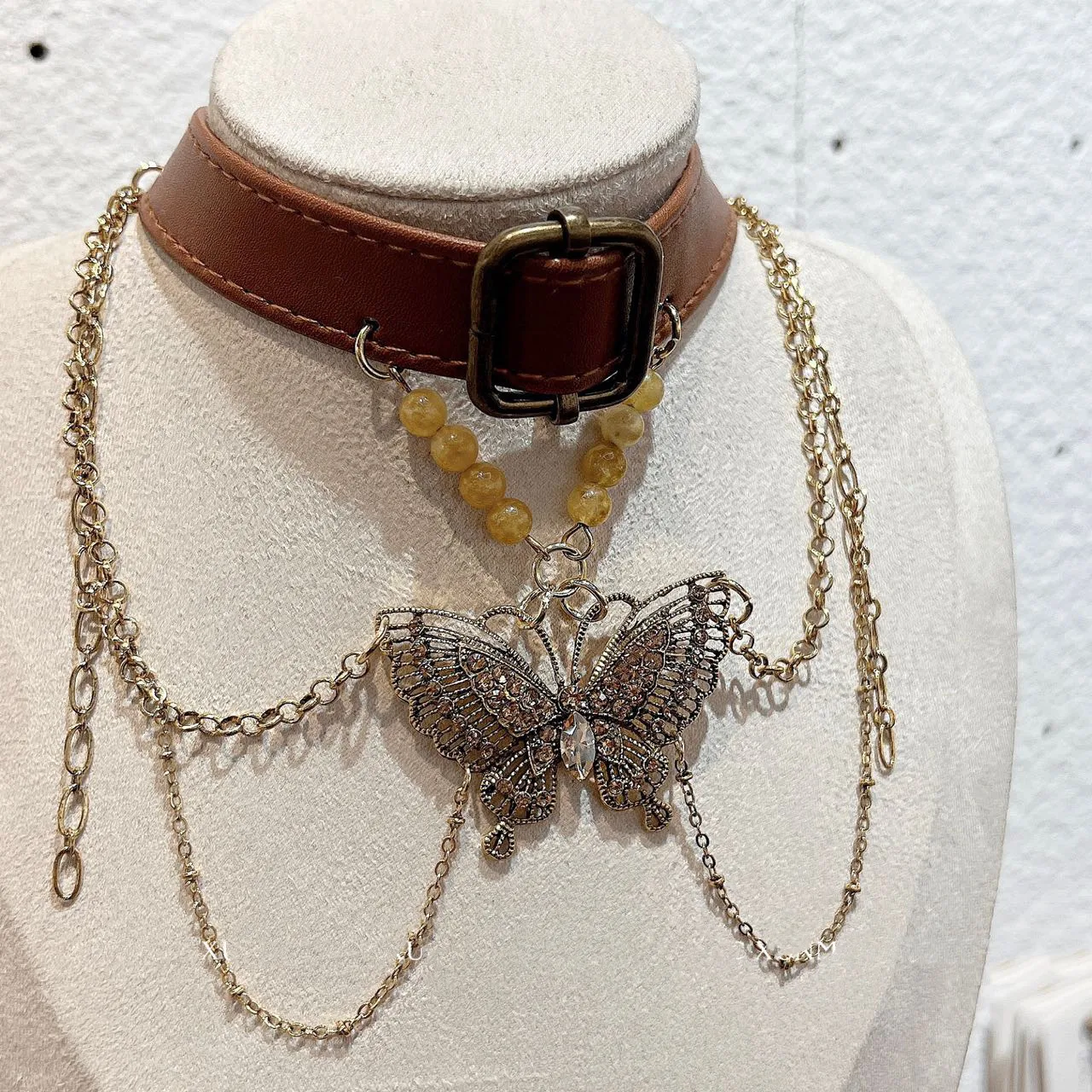 Colar Fashion com Cordas Coloridas e Trançadas, Combinação Perfeita com Qualquer Look. Acessório Versátil e Cheio de Estilo! — foto 3