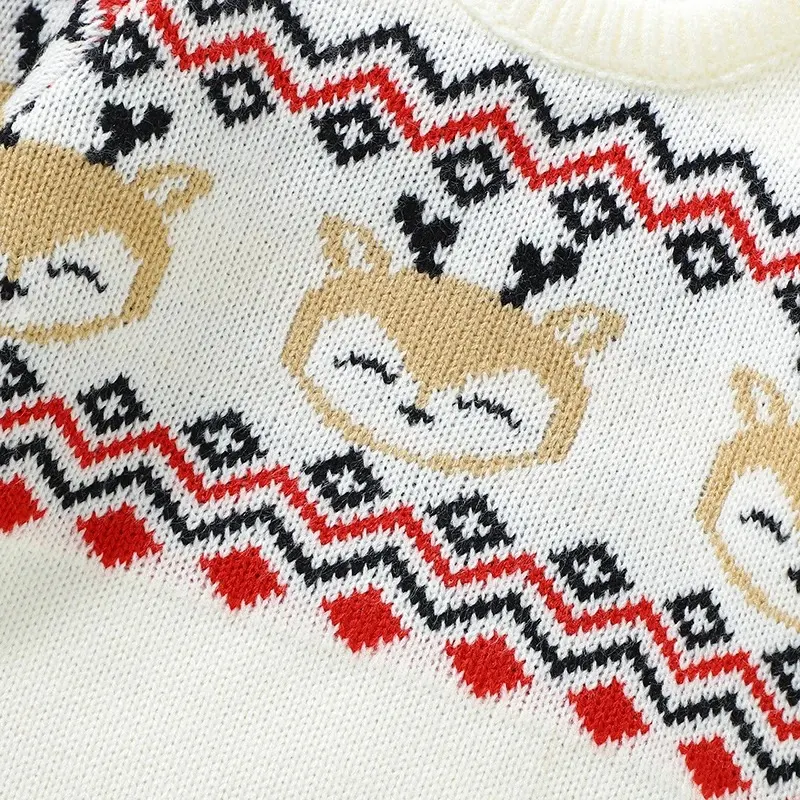 Maglione natalizio a maglia con alce dei cartoni animati per bambini e bambine. Caldo e comodo, perfetto per le festività e regali. — foto 5