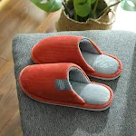 Chinelos de algodão femininos quentes e fofos de pelúcia para casal. Perfeitos para usar em casa, confortáveis e ideais para relaxar. — foto 7
