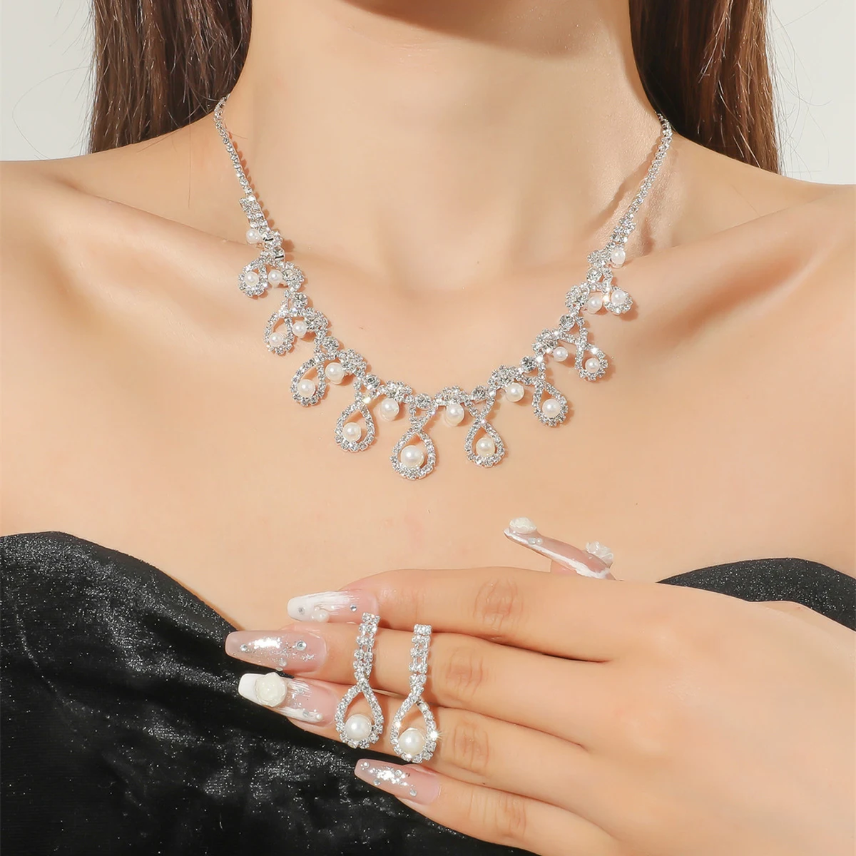 Conjunto Colar e Brinco de Strass Simples Fashion Elegância Despojada para Mulheres Joia Versátil Ideal para Presentear e Usar Sempre — foto 29