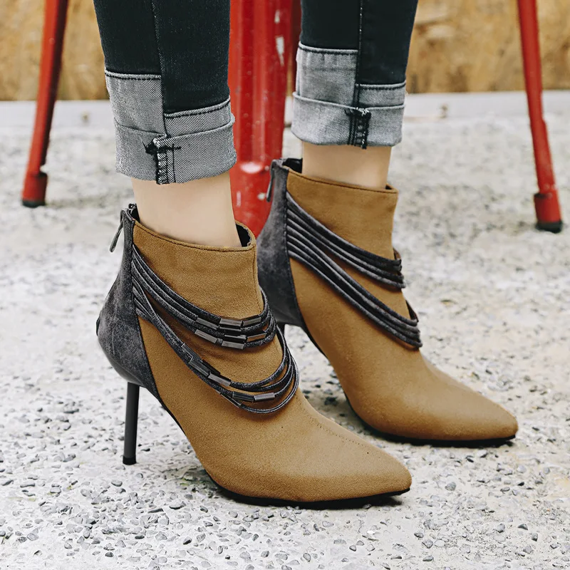 Title 7, Botas de cano curto com salto agulha, perfeitas...