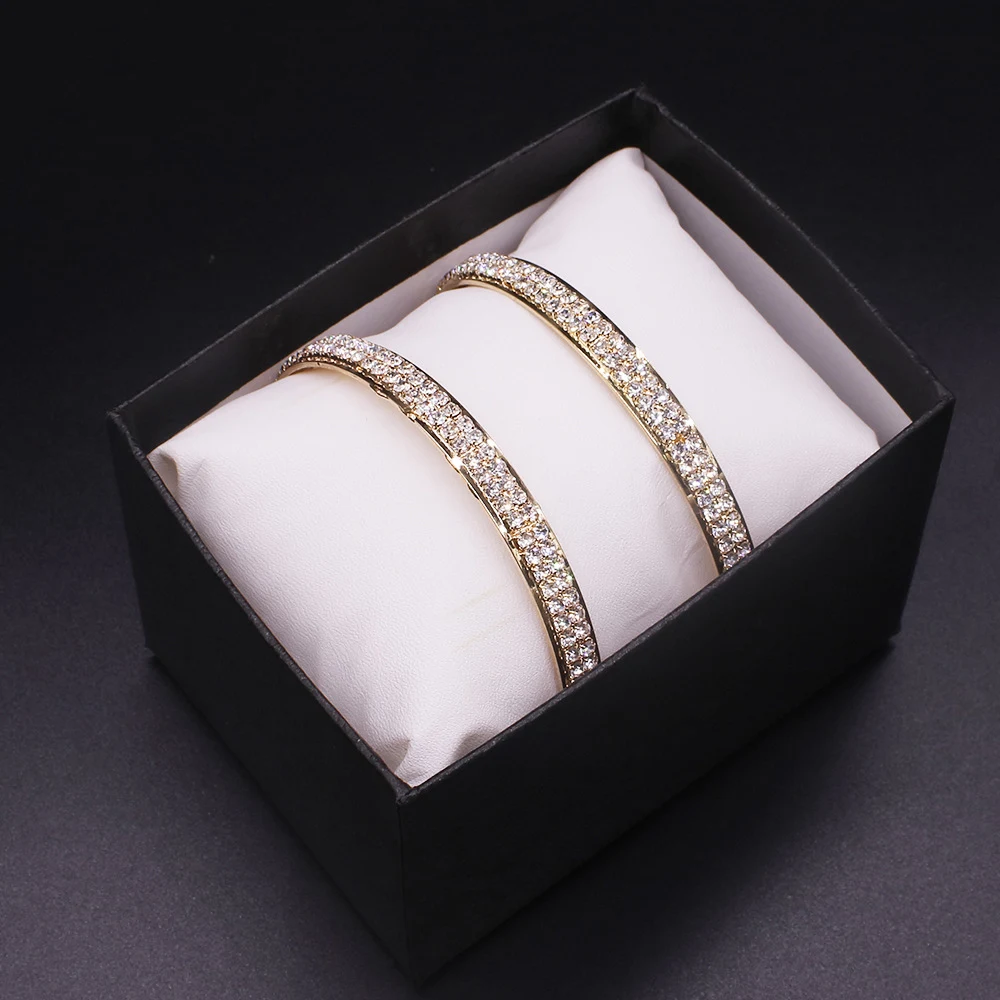 Dames horloge, gouden armband, sterren wijzerplaat, quartz uurwerk. Een stijlvol en betrouwbaar horloge dat perfect is voor dagelijks gebruik. — foto 5