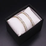 Dames horloge, gouden armband, sterren wijzerplaat, quartz uurwerk. Een stijlvol en betrouwbaar horloge dat perfect is voor dagelijks gebruik. — foto 5