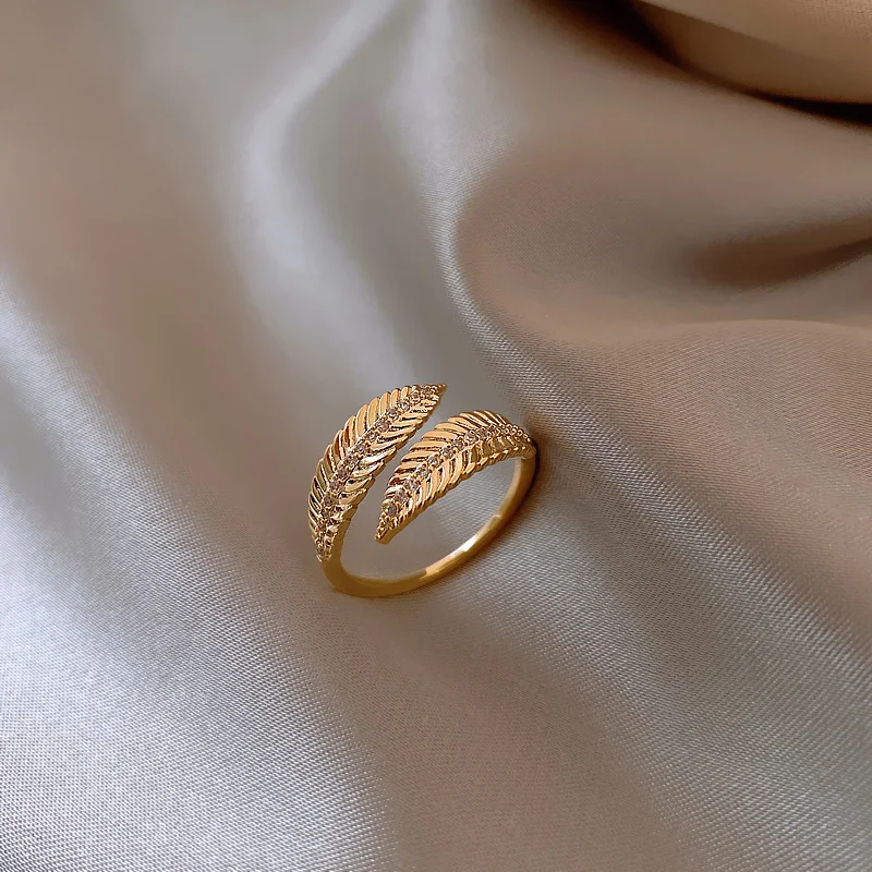 Anel folha de zircônia micro incrustada feminino nicho, alta sensibilidade, design único, para mulheres sofisticadas. — foto 13