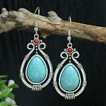 Brincos geométricos de metal prateado com turquesa. Elegância e estilo em cada detalhe. Perfeitos para realçar sua beleza e completar seu look. — foto 9