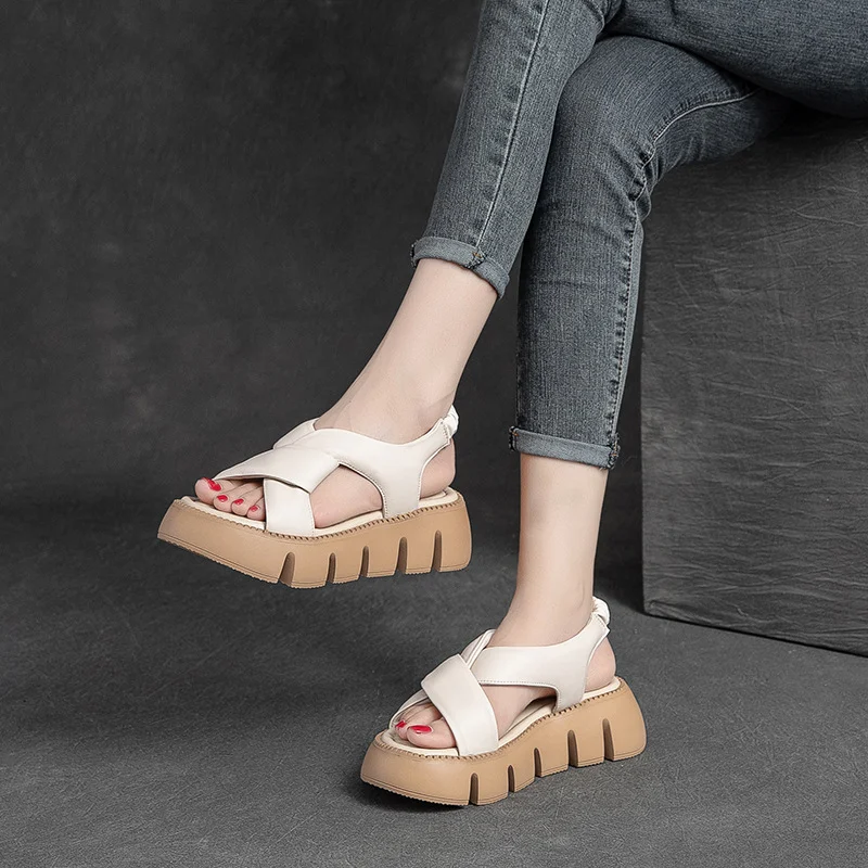 Retro Romeinse Sandalen met Platform van Toplaag Koeienhuid. Modieuze Zomerschoenen. Comfort en Stijlvol. Perfect voor elke outfit. — foto 25