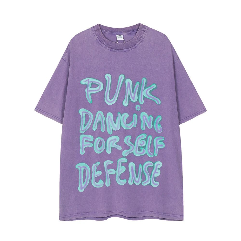Camiseta solta de manga curta com estampa de letras, ideal para looks casuais de verão, oferecendo conforto e estilo. — foto 1