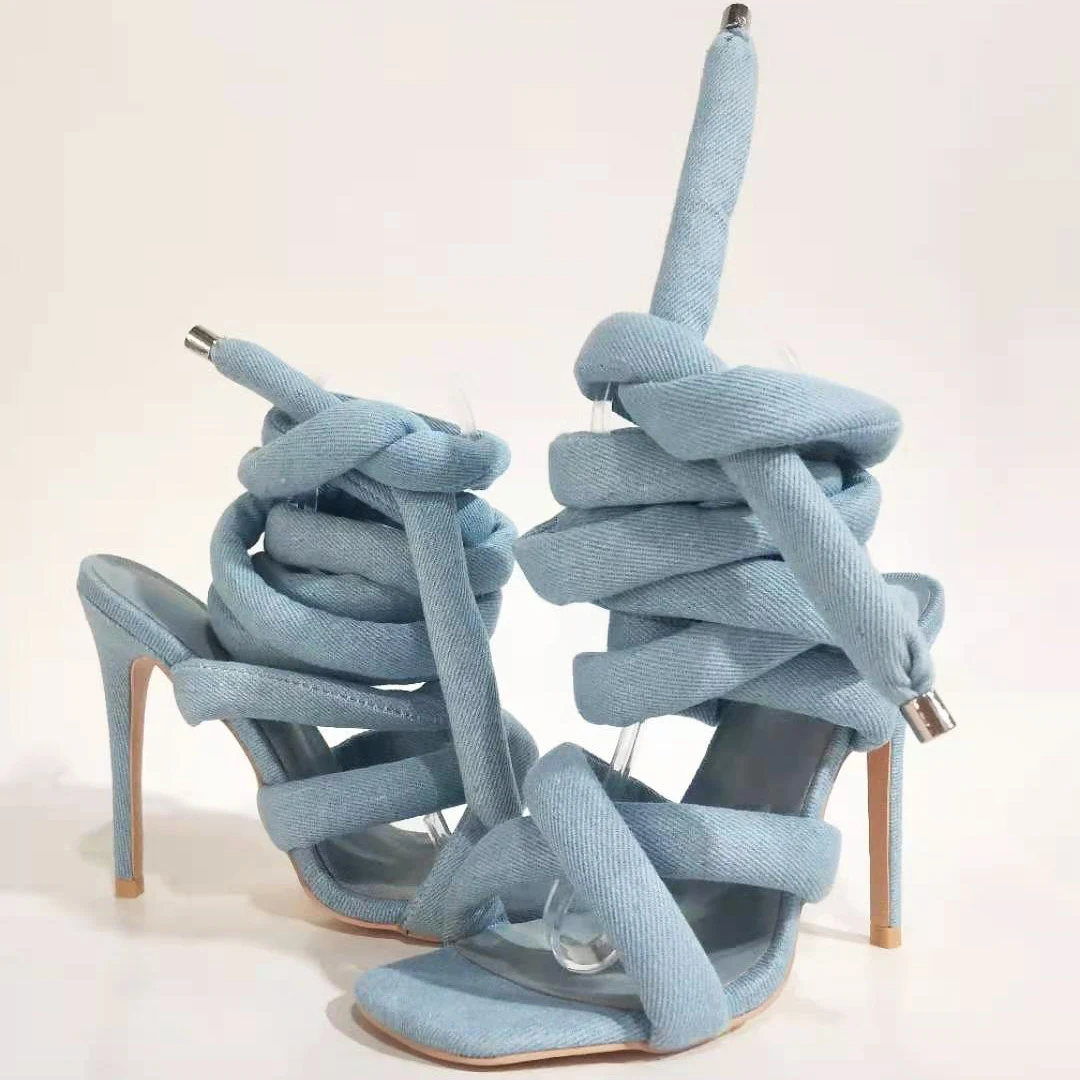 Vrouwen sandalen met vierkante neus, stiletto hak, kruisriem, enkelring, wikkelontwerp, grote maten, Romeinse schoenen voor catwalk. — foto 19