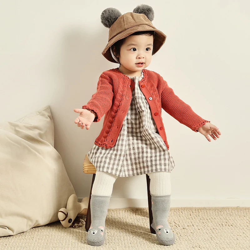 Meias Sapato Bebê Infantil de Algodão Penteado Grosso de Inverno Pés Quentinhos e Confortáveis durante o inverno, maciez e proteção para seu pequeno — foto 9