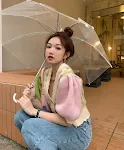 Cardigã feminino de seda gelada com decote em V e manga curta, estilo chique de nicho, leve e perfeito para o dia a dia. — foto 5