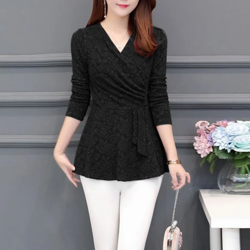 Maglietta intima da donna T-shirt oversize dalla vestibilità ampia con scollo a V — foto 5