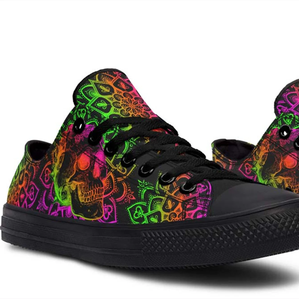 Fashion Print Couple Low-Top Canvas Shoes. Stylish and comfortable footwear for couples, perfect for everyday wear and e — photo 7