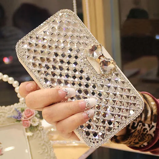Title 8, Capa de couro para celular com laço de strass, ...