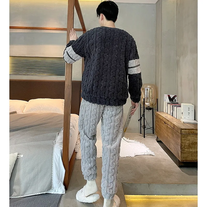 Flanellen thermische pyjama voor heren, herfst en winter jacquard. Comfortabele warme slaapset voor koude nachten. — foto 8