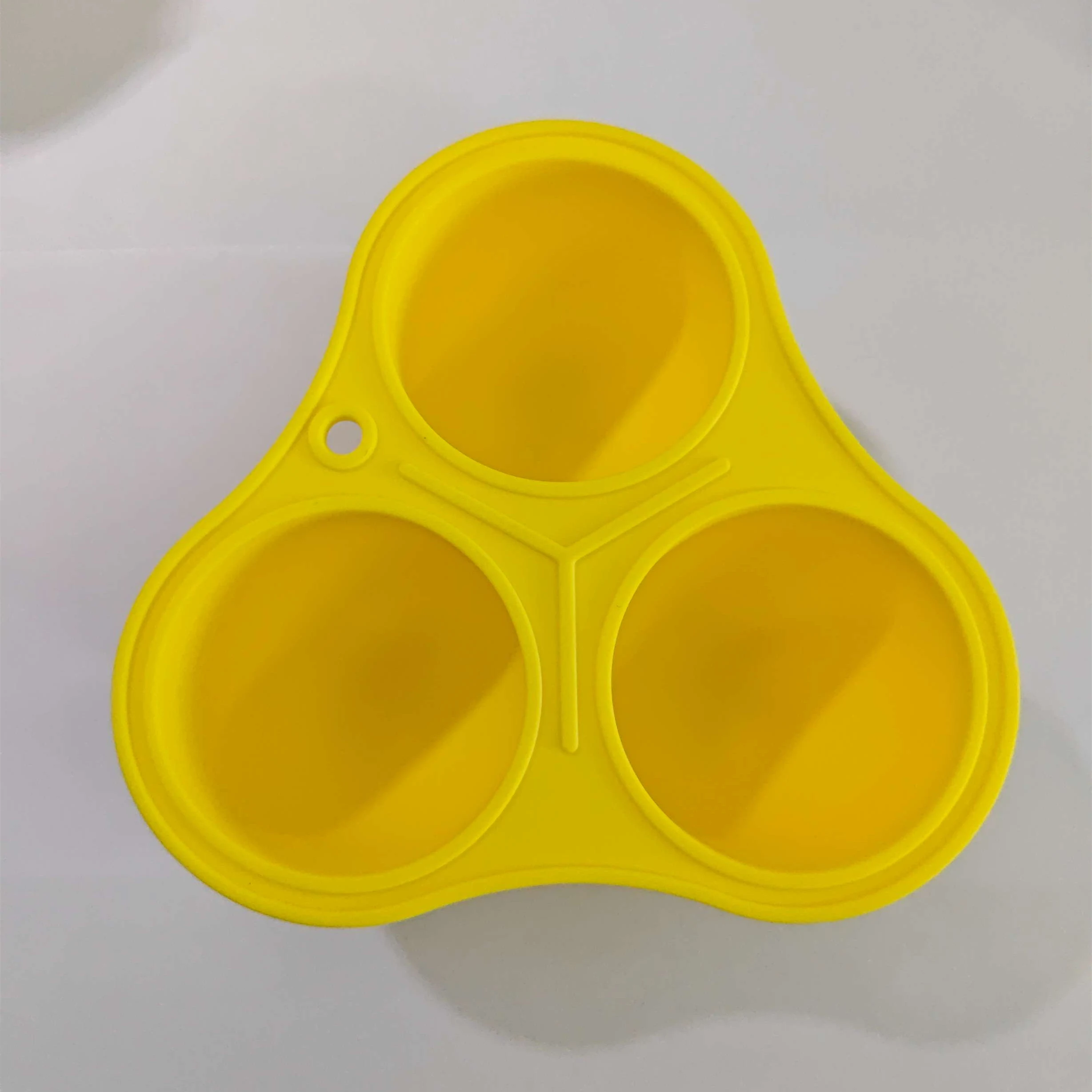 Pelota de juguete de silicona para mascotas Limpieza de dientes molares Resistente a mordidas Interactiva Bola de comida lenta — foto 3