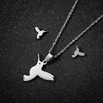 RVS ketting met kolibrie hanger, eenvoudig en elegant. Bijpassende oorbellen. Europese en Amerikaanse sieraden. Een ideaal geschenk. — foto 7